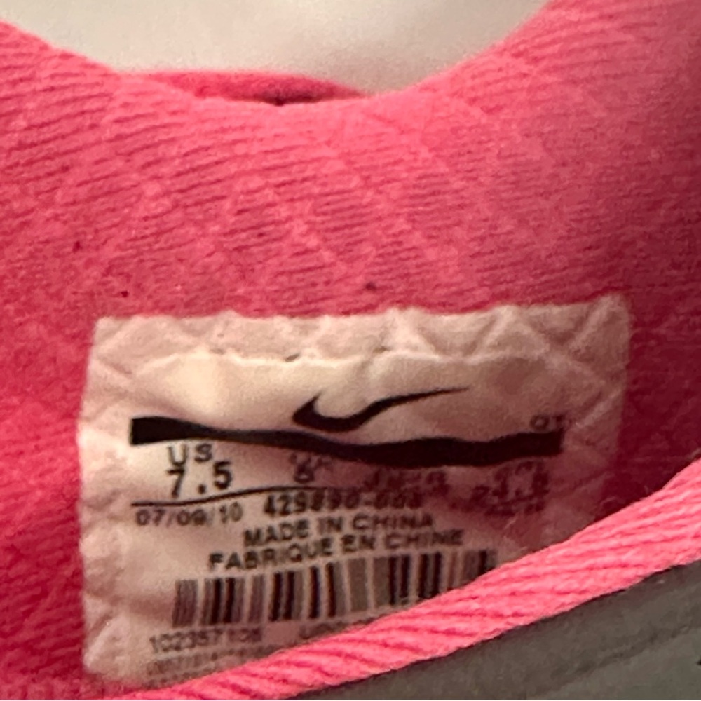 Nike Women's Air max Athletic Shoes in Black and‎ Pink size 7.5 - Picture 9 of 9